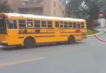 Τι συμβαίνει στον Καναδά όταν κάνει στάση ένα σχολικό λεωφορείο Καναδά