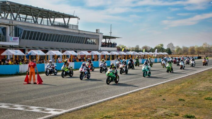 Παράλληλα, θα πραγματοποιηθούν οι πρώτος και δεύτερος γύροι του Πανελληνίου Πρωταθλήματος Ταχύτητας Μοτοσυκλέτας που έχει προκηρύξει