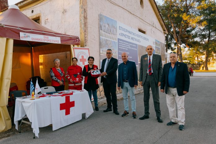 Επιμελητήριο Σερρών δώρισε απινιδωτή Ελληνικό Ερυθρό Σταυρό-serrespost