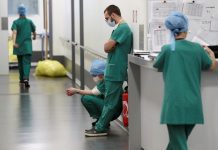 Επιστρέφουν στο ΕΣΥ από 1/1 με δύο rapid test την εβδομάδα οι ανεμβολίαστοι γιατροί ΕΣΥ rapid test ανεμβολίαστοι γιατροί-serrespost