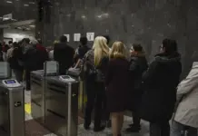 ΦΠΑ: Μόνιμα χαμηλός ο συντελεστής 13% σε τουρισμό και συγκοινωνίες ΦΠΑ