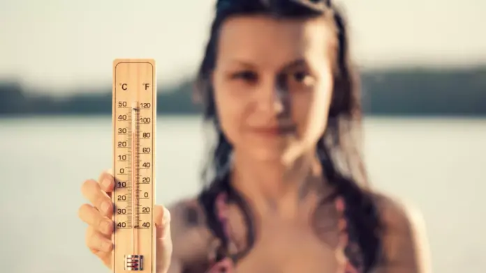 woman_sea_heat_beach_