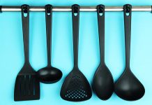 Πόσο επικίνδυνο είναι τελικά το μαύρο πλαστικό; Τι δείχνουν οι μελέτες kitchen