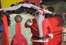 Φωταγωγήθηκε το πρώτο χριστουγεννιάτικο δέντρο στην Ελλάδα! Φωταγωγήθηκε το πρώτο χριστουγεννιάτικο δέντρο στην Ελλάδα