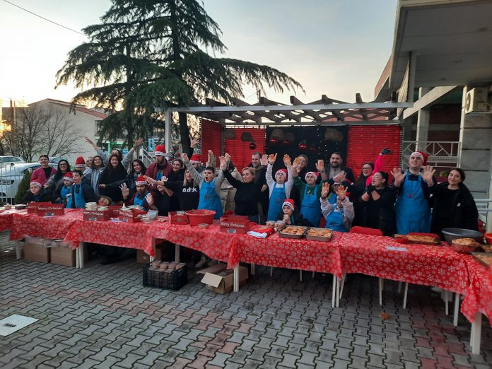 20251211_165758 Τα παιδιά του ΚΔΑΠ ΜΕΑ «ΕΝ ΕΡΓΩ» μαγείρεψαν "Για καλό σκοπό"