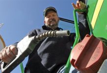 Προς 30 Δεκεμβρίου τέταρτη δόση 2025 στο αγροτικό πετρέλαιο για 120.000 ΑΦΜ που θα αφήσει ξανά υπόλοιπα agrotiko-petrelaio