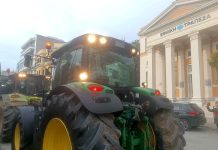 Σέρρες – Με τα τρακτέρ στο κέντρο οι αγρότες και με αιτήματα στα βουλευτικά γραφεία (βίντεο) Σέρρες - Με τα τρακτέρ στο κέντρο οι αγρότες