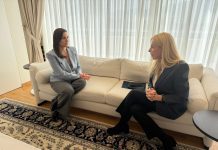 Συνάντηση Φωτεινής Αραμπατζή με την Υπουργό Τουρισμού Όλγα Κεφαλογιάννη Συνάντηση Φωτεινής Αραμπατζή με Όλγα Κεφαλογιάννη