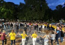 Σέρρες – Με επιτυχία πραγματοποιήθηκε το “2ο Αστικό Πανηγύρι” από το Εργαστήρι Παραδοσιακών Χορών «Πύρρος» (βίντεο) Σέρρες - Με επιτυχία πραγματοποιήθηκε το 2ο Αστικό Πανηγύρι από το Εργαστήρι Παραδοσιακών Χορών «Πύρρος», το απόγευμα της Πέμπτης 18 Ιουνίου.