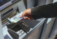 Ενίσχυση 300 ευρώ τον Νοέμβριο: Ποιοι το δικαιούνται, όλες οι αλλαγές σε σχέση με πέρυσι metrita