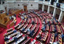 Στη Βουλή το πολυνομοσχέδιο με επιδόματα, 72 δόσεις, αυξήσεις μισθών και «ξεκλείδωμα» λογαριασμών vouli12__10_