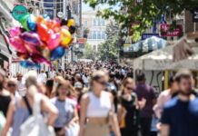 Πόσο θα ωφεληθούν 2,2 εκατ. νοικοκυριά και επιχειρήσεις από τα €2,2 δισ. της ΔΕΘ: Τι κερδίζουν επαγγελματίες, ταξί, αγρότες, τρίτεκνοι, συνταξιούχοι DETH