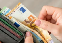 Ποιοι θα πάρουν τα 400 ευρώ -Η μοναδική προϋπόθεση για το επίδομα metrima_xrimata_